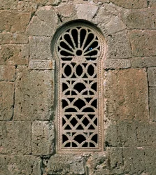 Fenster mit Maßwerk, aus der Basilika de San Juan Bautista, erbaut 661